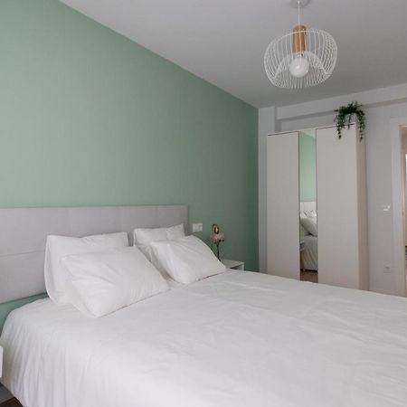 Lujoso Apartamento Entre 2 Playas Con Garaje, Wifi Gijón Kültér fotó