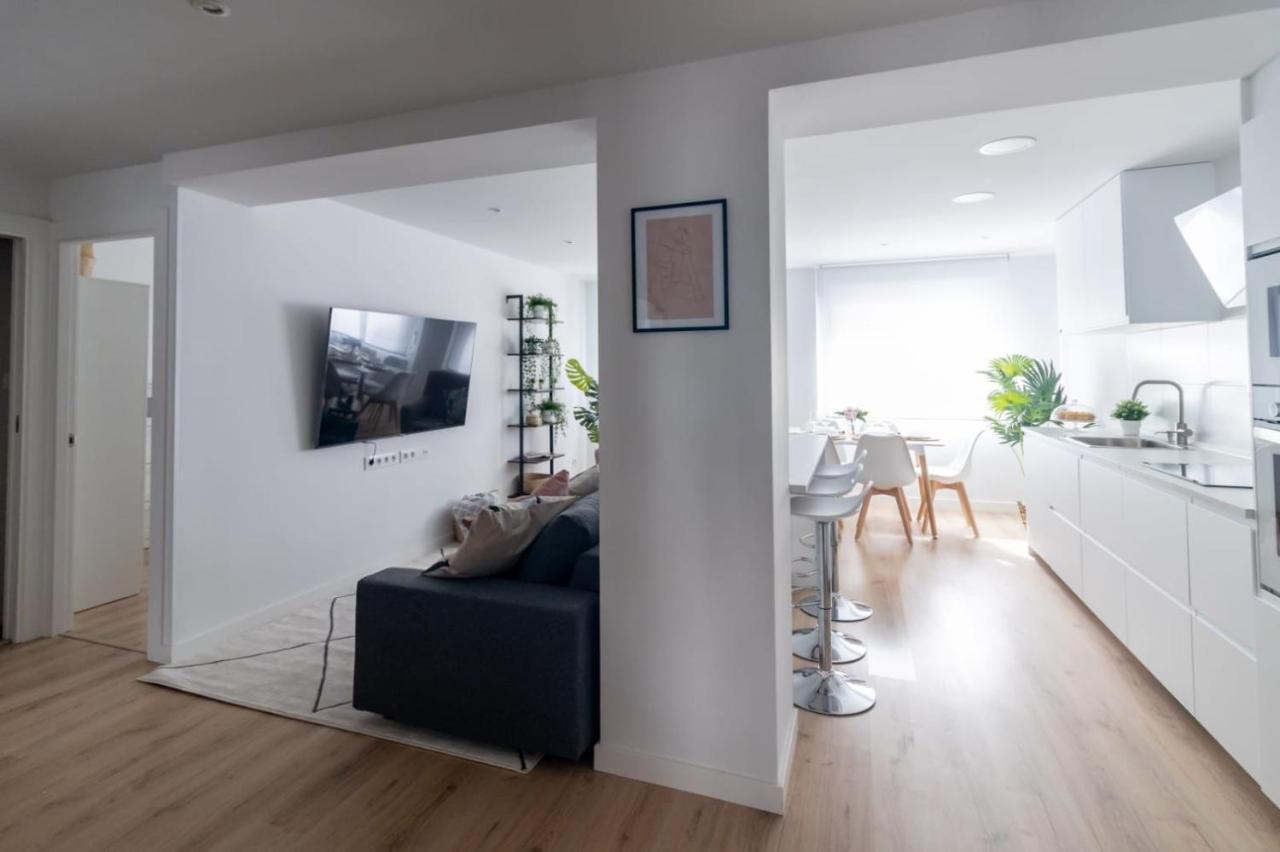 Lujoso Apartamento Entre 2 Playas Con Garaje, Wifi Gijón Kültér fotó