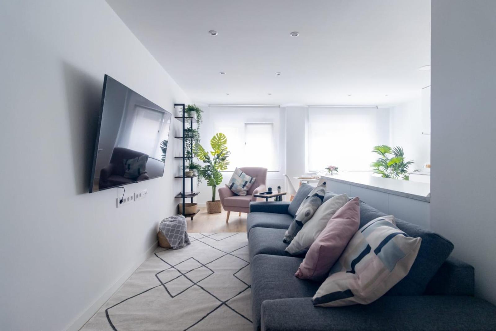 Lujoso Apartamento Entre 2 Playas Con Garaje, Wifi Gijón Kültér fotó